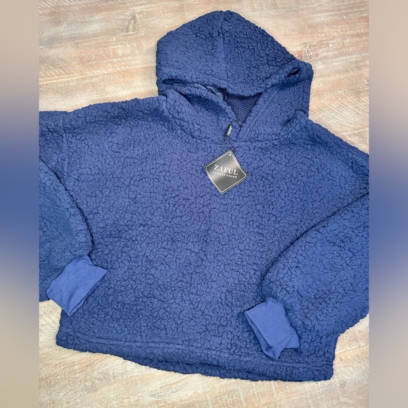 NWT Women's Navy Blue Pullover Crop Hoodie Loose Fit Fuzzy Faux Fur Sweatshirt - Picture 4 of 7